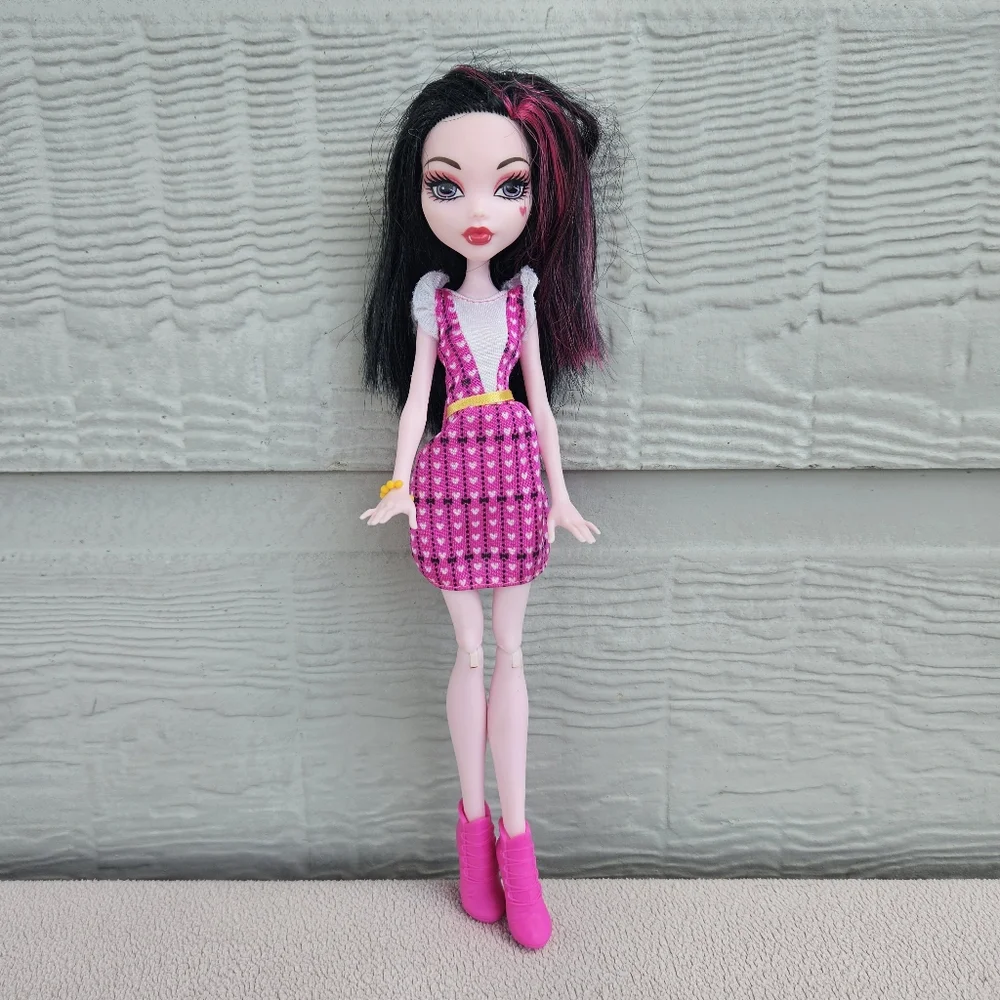 Monster High Basic Budget Draculaura Doll Outfit 2015 Shoes